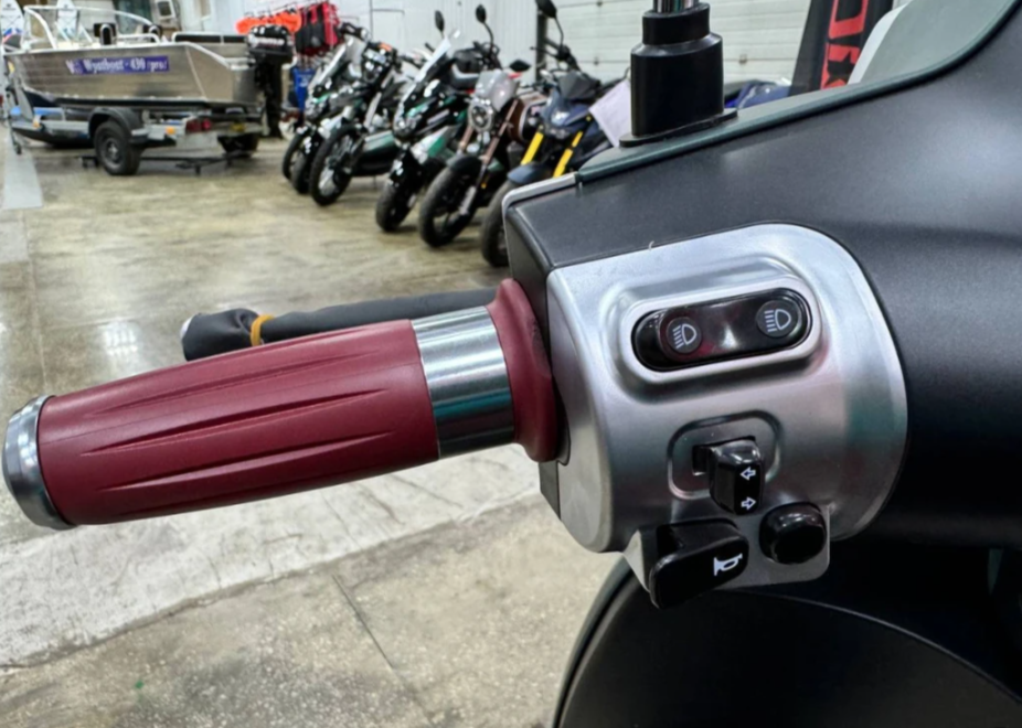 Скутер PROMAX Miami 240 (49) в Ханты-Мансийске