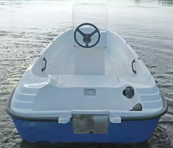 Стеклопластиковая лодка Пингвин с консолью (тримаран) в Ханты-Мансийске