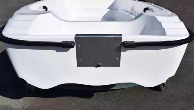 Стеклопластиковая лодка Пингвин (тримаран) в Ханты-Мансийске