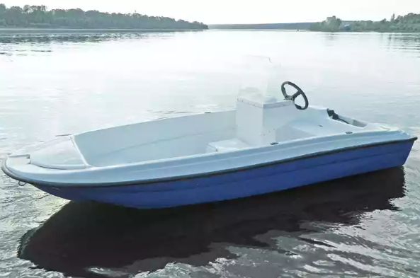 Стеклопластиковая лодка Пингвин с консолью (тримаран) в Ханты-Мансийске