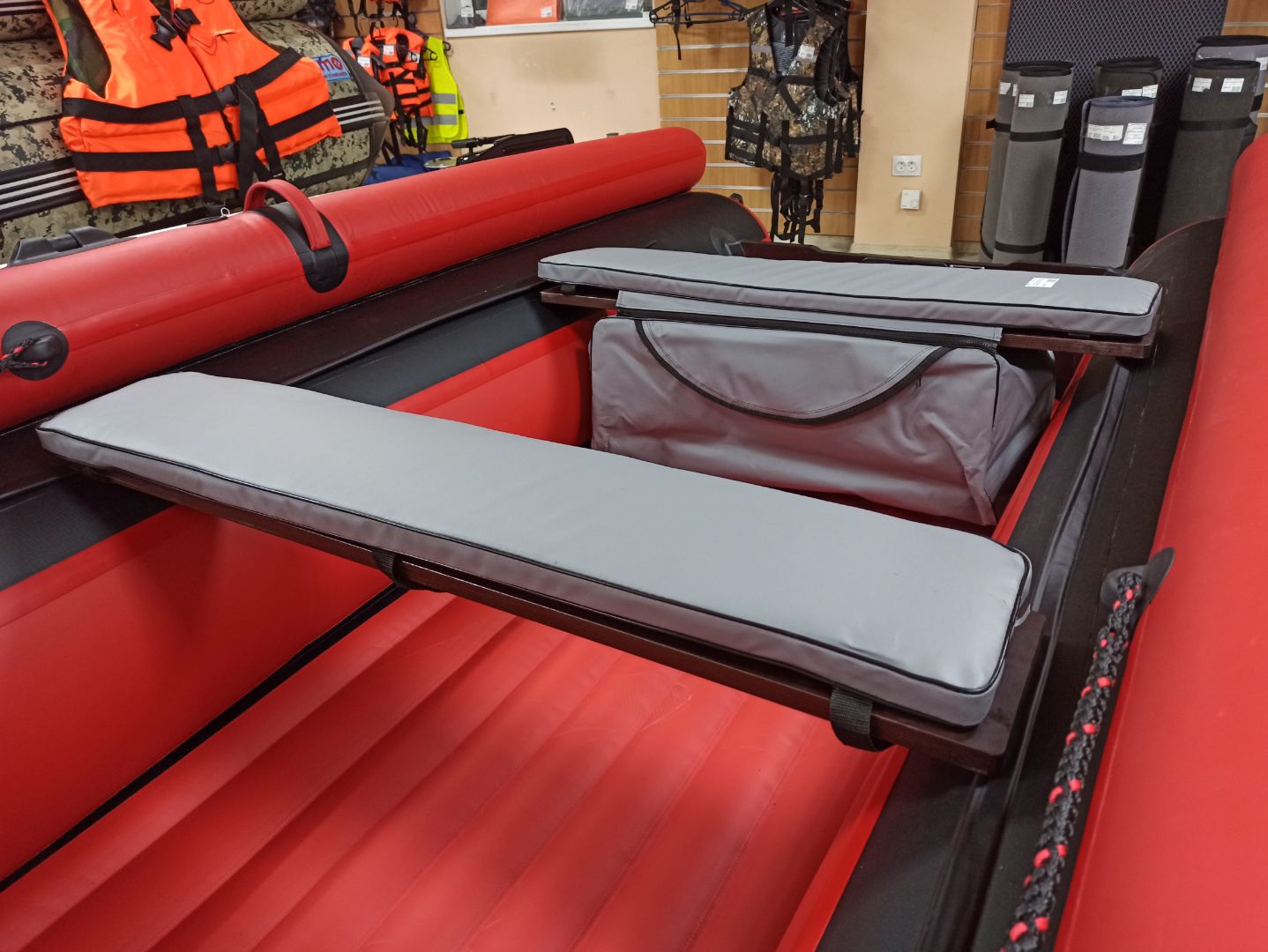 КОМПЛЕКТ МЯГКИХ НАКЛАДОК С СУМКОЙ ДЛЯ ЛОДОК 90Х20 СЕРЫЙ в Ханты-Мансийске