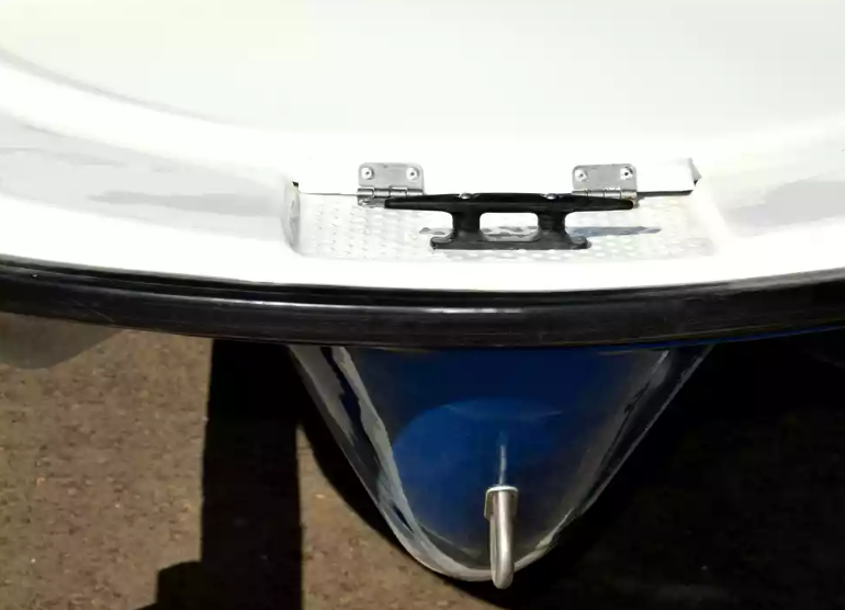 Стеклопластиковая лодка Пингвин с консолью (тримаран) в Ханты-Мансийске