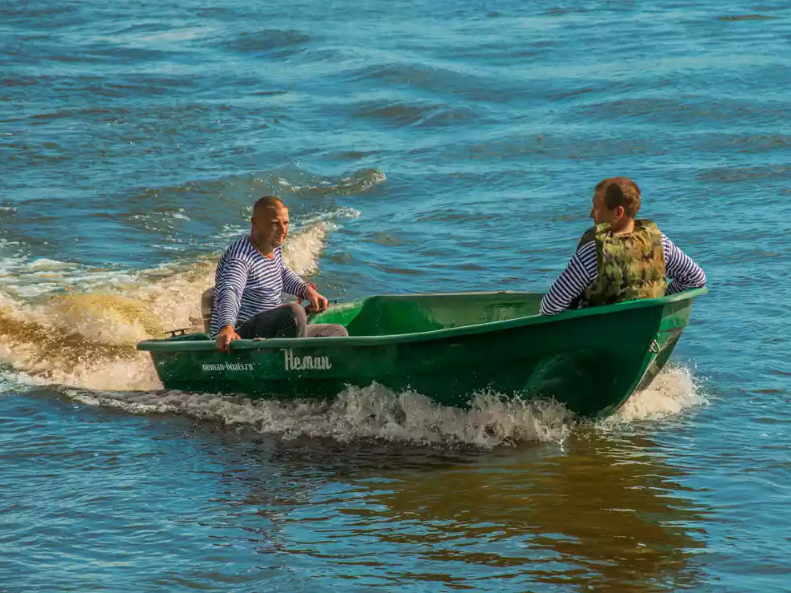Стеклопластиковая лодка Neman-340 (тримаран) в Ханты-Мансийске