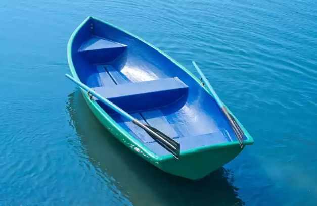 Стеклопластиковая лодка Дельфин в Ханты-Мансийске