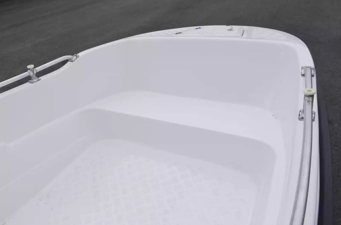 Стеклопластиковая лодка Пингвин New (тримаран) в Ханты-Мансийске