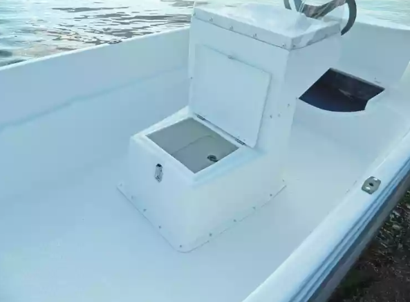 Стеклопластиковая лодка Пингвин с консолью (тримаран) в Ханты-Мансийске