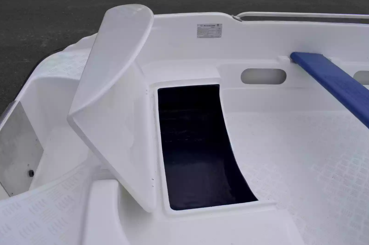 Стеклопластиковая лодка Пингвин New (тримаран) в Ханты-Мансийске