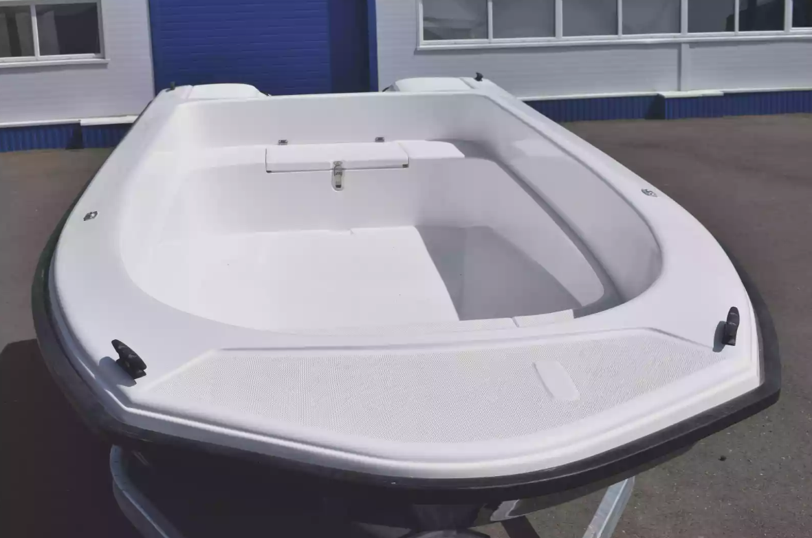 Стеклопластиковая лодка Wyatboat 430 тримаран в Ханты-Мансийске