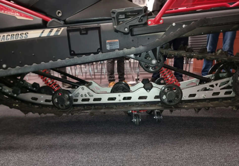 Снегоход AODES Siberiacross 1000 SWT 600mm LCD 6.8 в Ханты-Мансийске