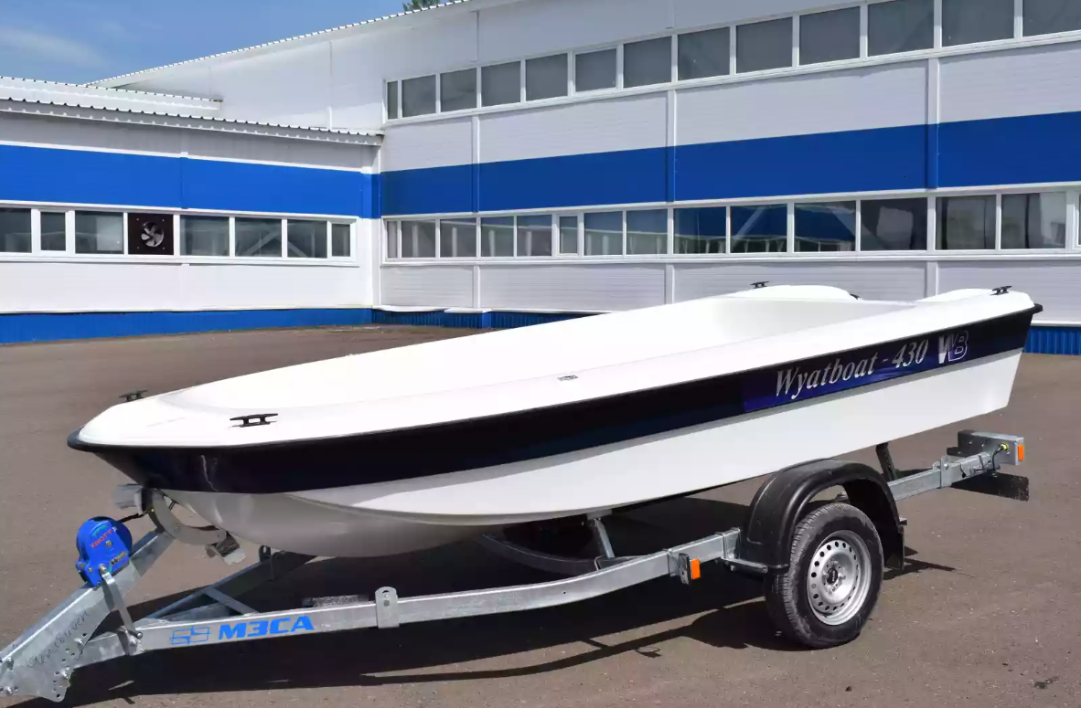 Стеклопластиковая лодка Wyatboat 430 тримаран в Ханты-Мансийске