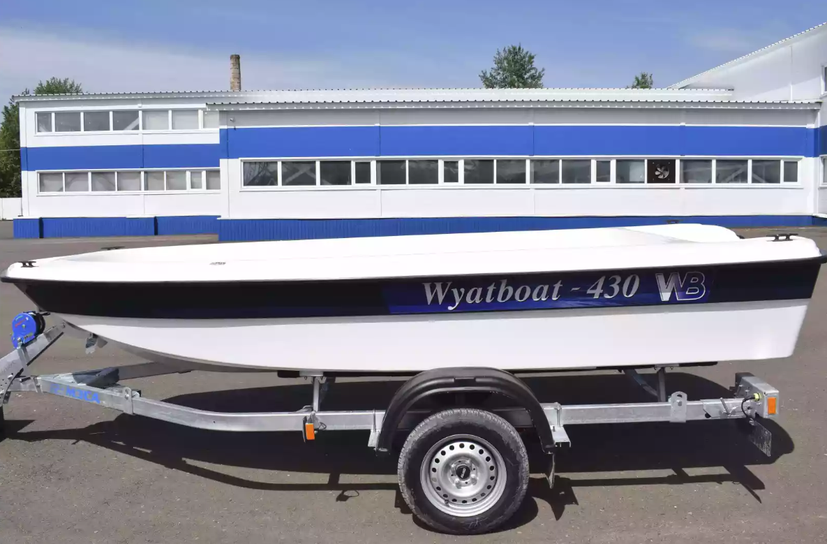 Стеклопластиковая лодка Wyatboat 430 тримаран в Ханты-Мансийске