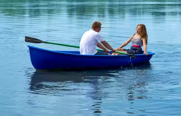 Стеклопластиковая лодка Дельфин в Ханты-Мансийске