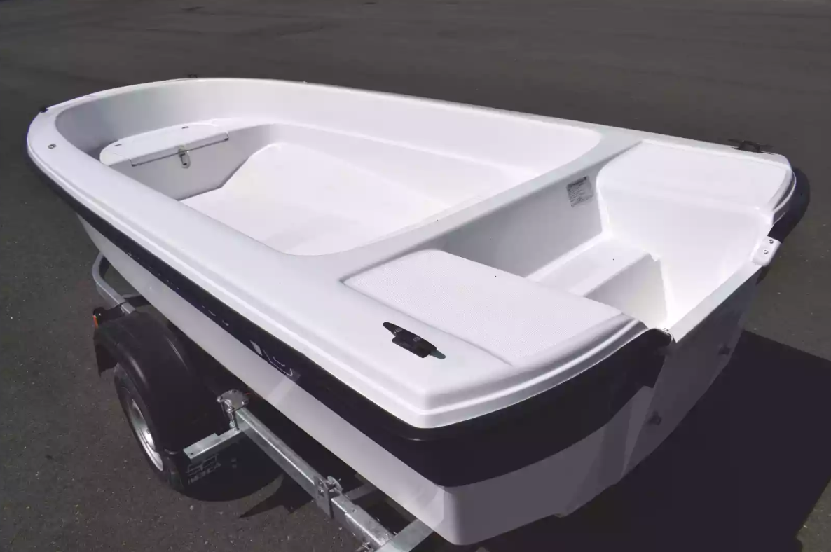 Стеклопластиковая лодка Wyatboat 430 тримаран в Ханты-Мансийске