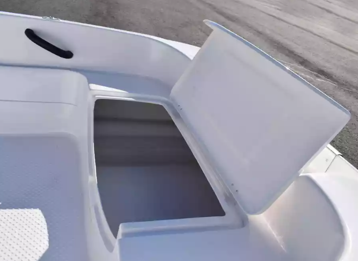 Стеклопластиковая лодка Пингвин (тримаран) в Ханты-Мансийске